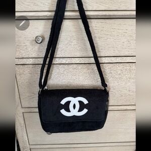 CHANEL Precision Croosbody Bag with Iconic Logo. NWOT